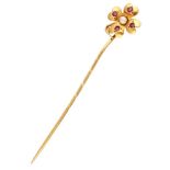 18K. Yellow gold Art Nouveau four-leaf clover lapel pin.