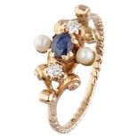 14K. Yellow gold antique ring set with approx. 0.06 ct. diamond, natural sapphire and pearl.