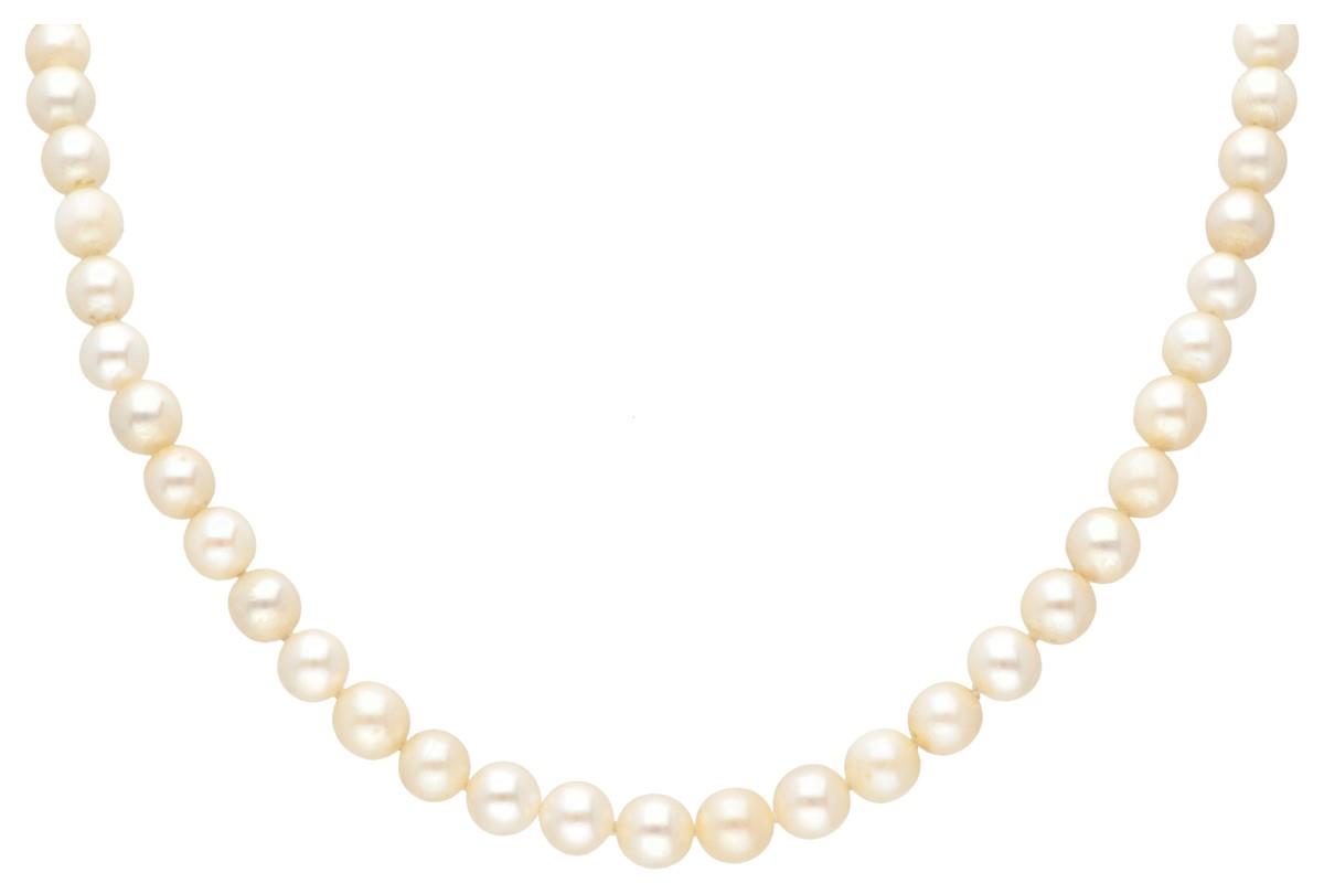 Vintage single strand pearl necklace with a 14K. yellow gold closure set with rose cut diamond. - Image 3 of 3