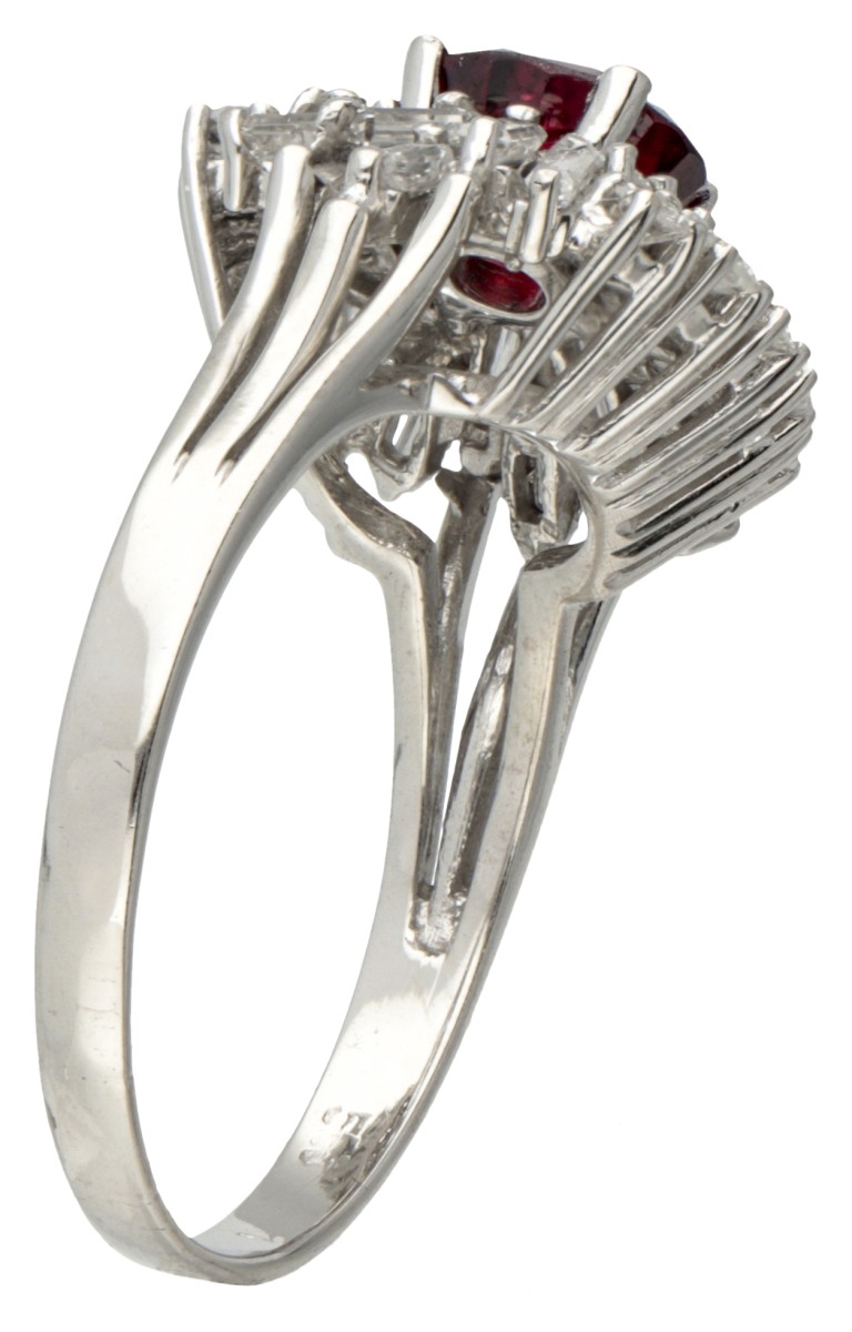 14K. White gold cocktail ring set with approx. 0.98 ct. diamond and synthetic ruby. - Image 3 of 3