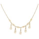 18K. Yellow gold Art Nouveau necklace with elegant filigree links.