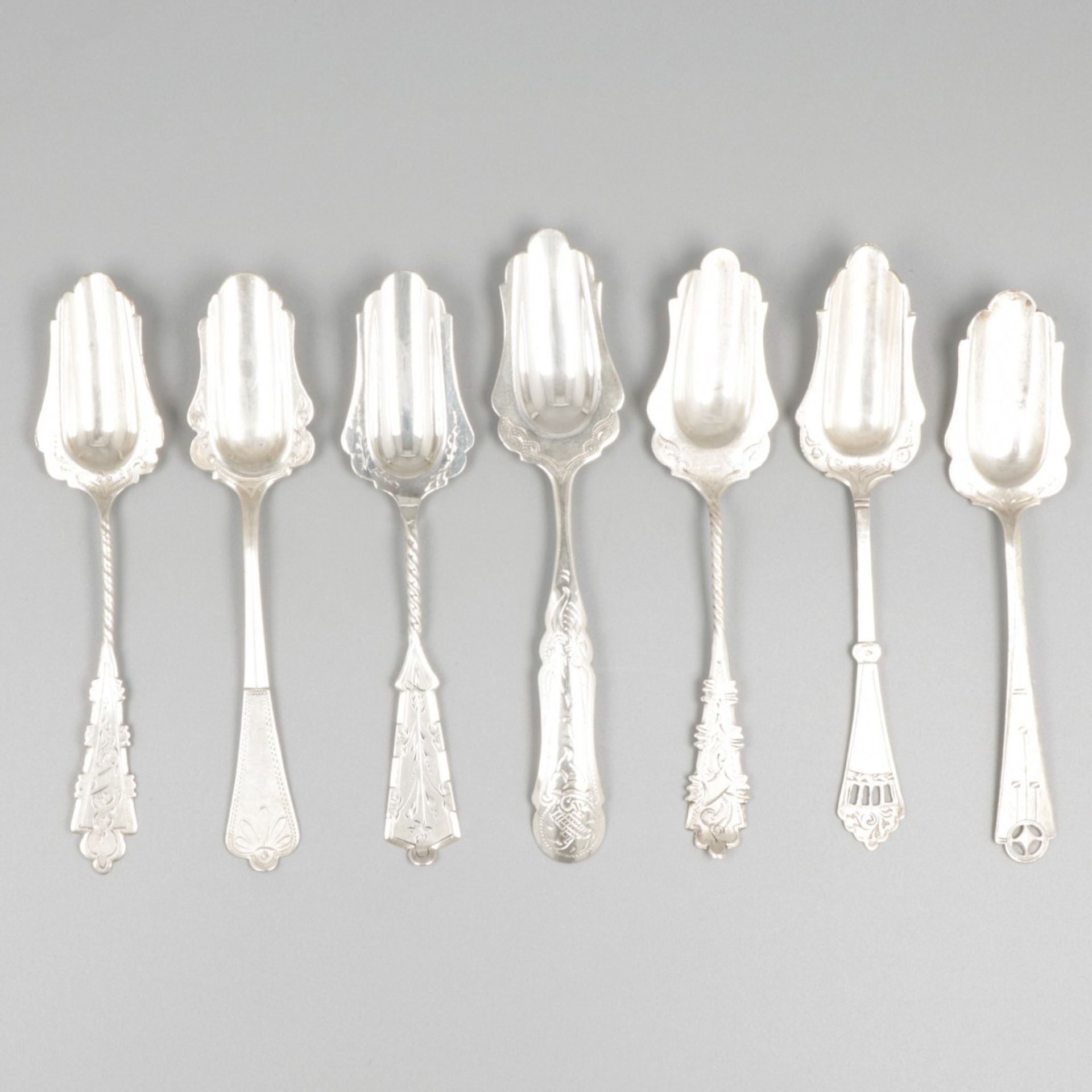 7-piece lot sugar scoops silver.