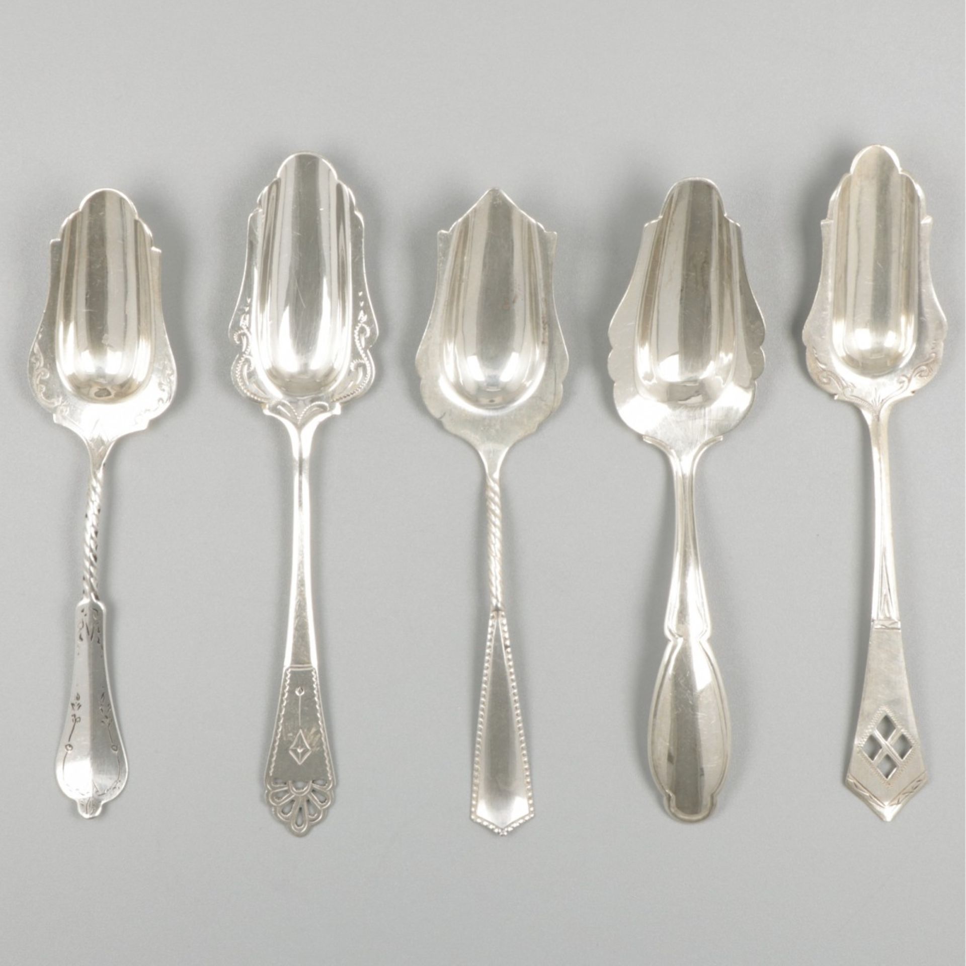 5-piece lot sugar spoons silver.