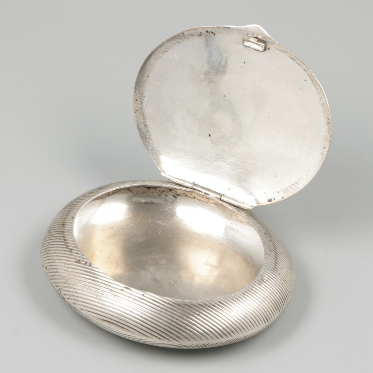 Tobacco box silver. - Image 2 of 5