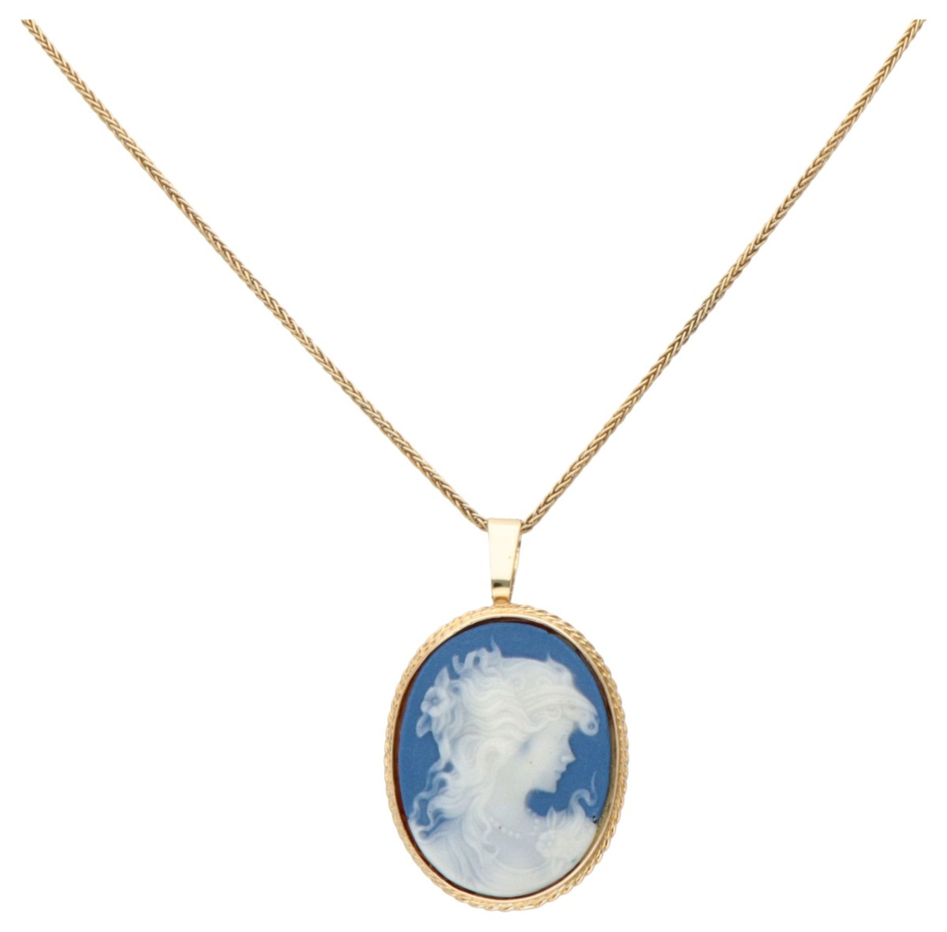 Vintage 18K. yellow gold necklace with pendant set with a blue cameo with a profile portrait of a la