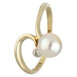 14K. Yellow gold ring set with approx. 0.05 ct. diamond and freshwater pearl.