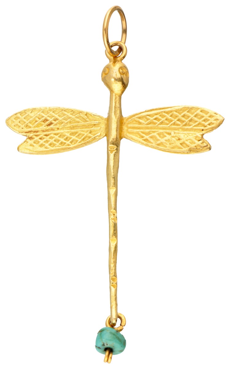 Vintage 18K. yellow gold pendant depicting a dragonfly set with a turquoise.