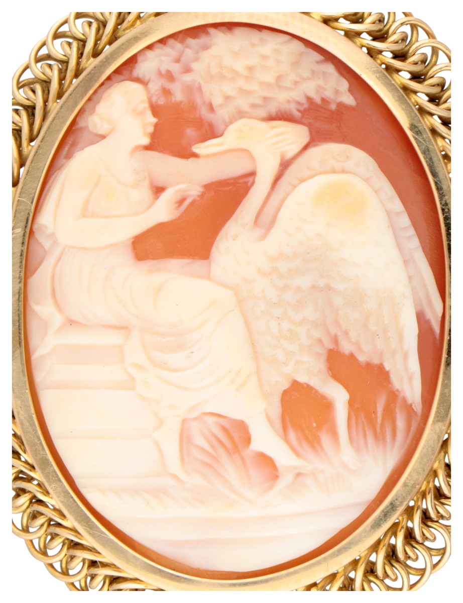 Vintage 18K. yellow gold brooch / pendant set with a cameo depicting a lady and a bird. - Image 2 of 4