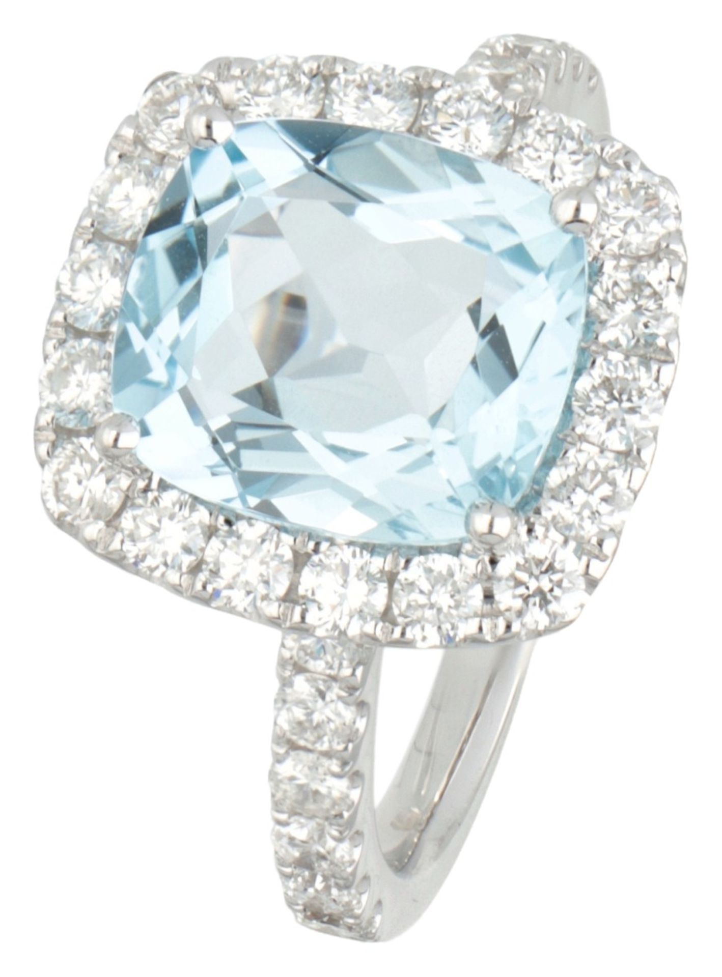 18K. White gold entourage ring set with approx. 3.53 ct. sky blue topaz and approx. 0.60 ct. diamond