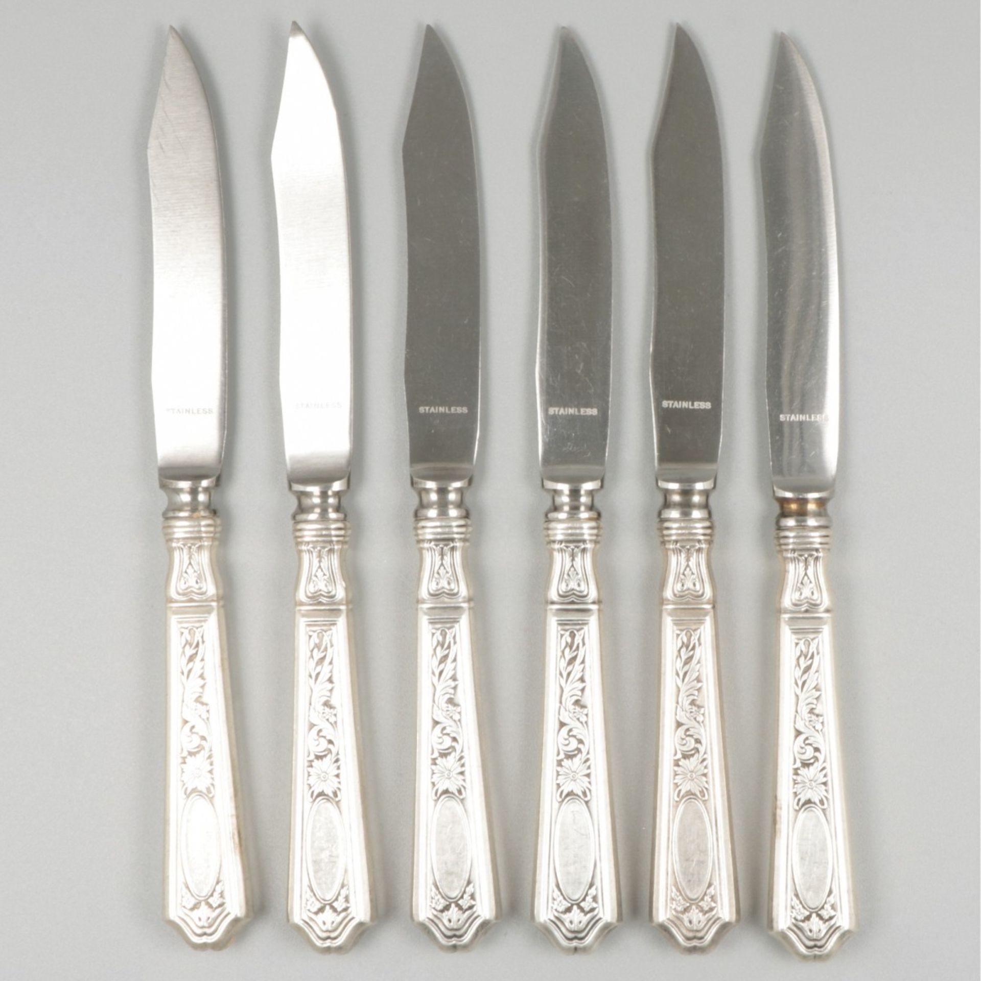 6-piece set of knives silver.