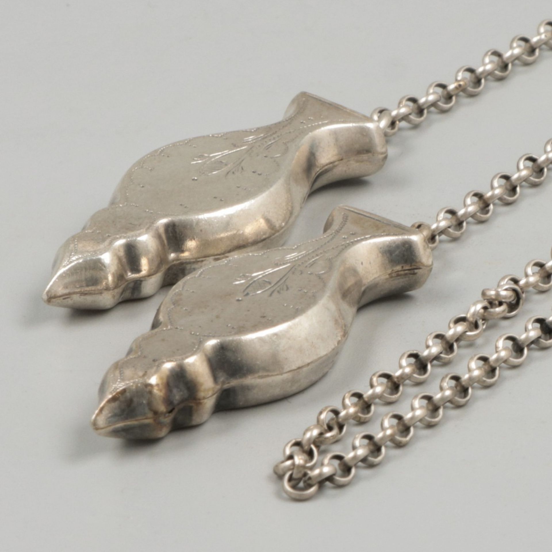 2-piece lot jasseron chains with knitting caps silver. - Image 2 of 5