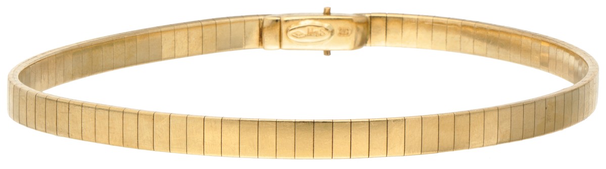 Vintage 18K. yellow gold link bracelet set with diamond.