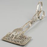 Pastry tongs silver.