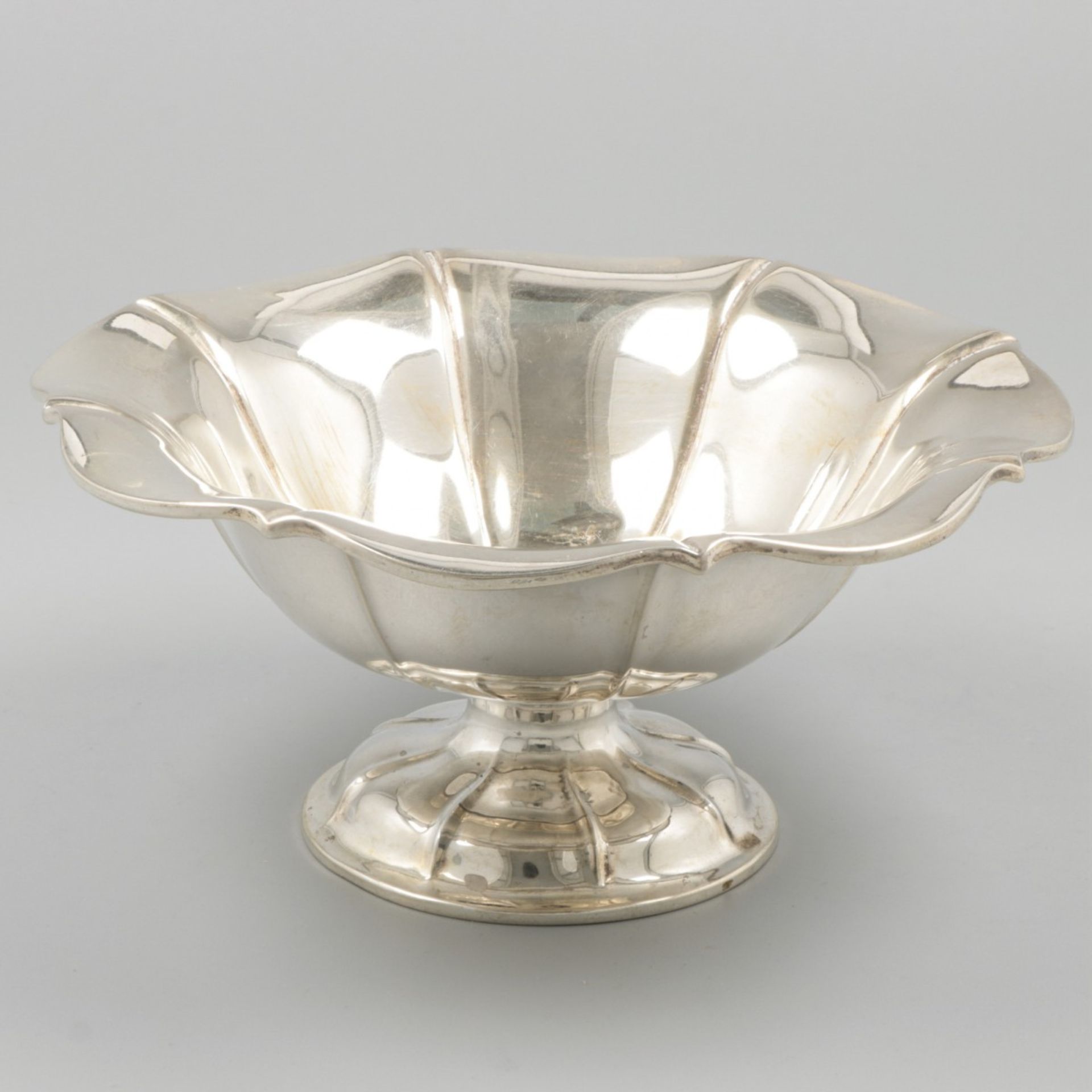 Silver bonbon dish.