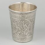 Drinking cup silver.