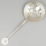 Wet fruit scoop silver.