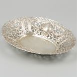 Delicacy basket silver.