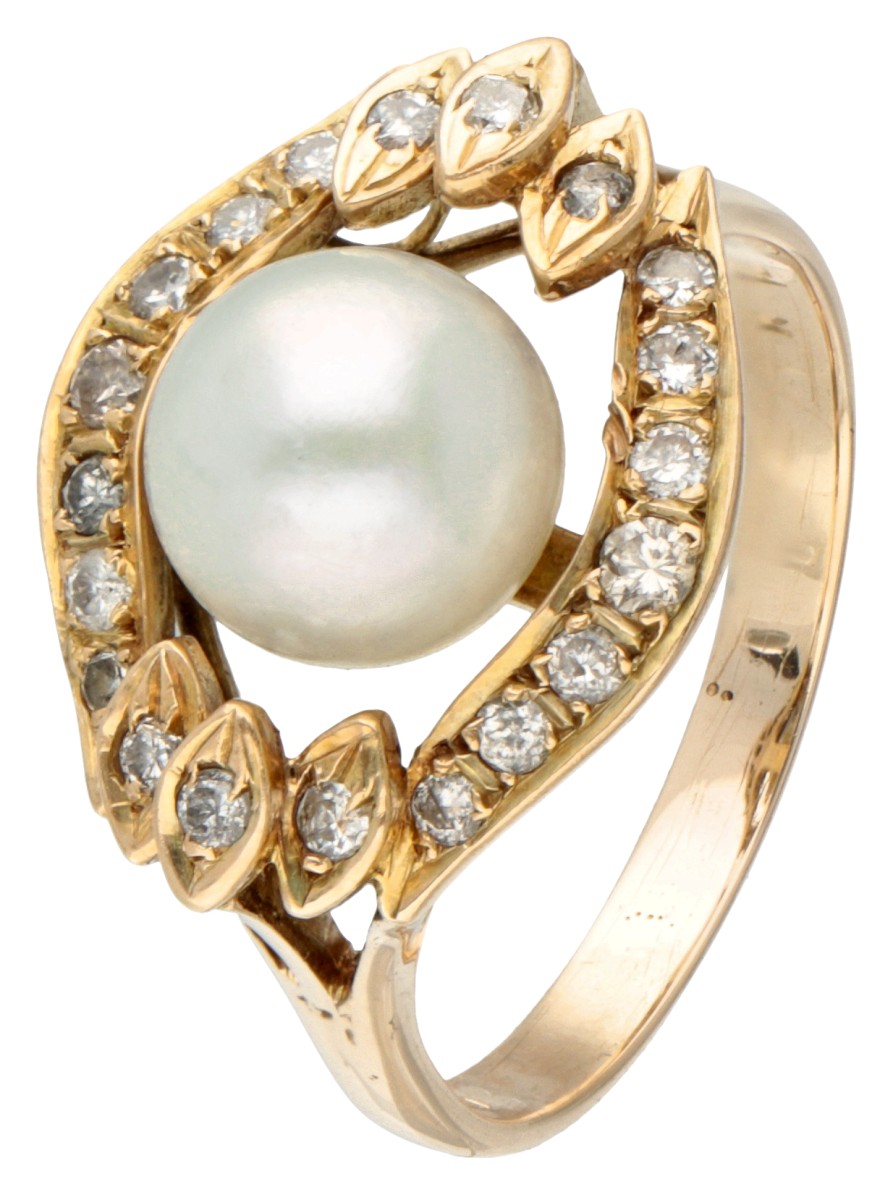 Vintage 14K. yellow gold ring set with approx. 0.22 ct. diamond and a pearl.