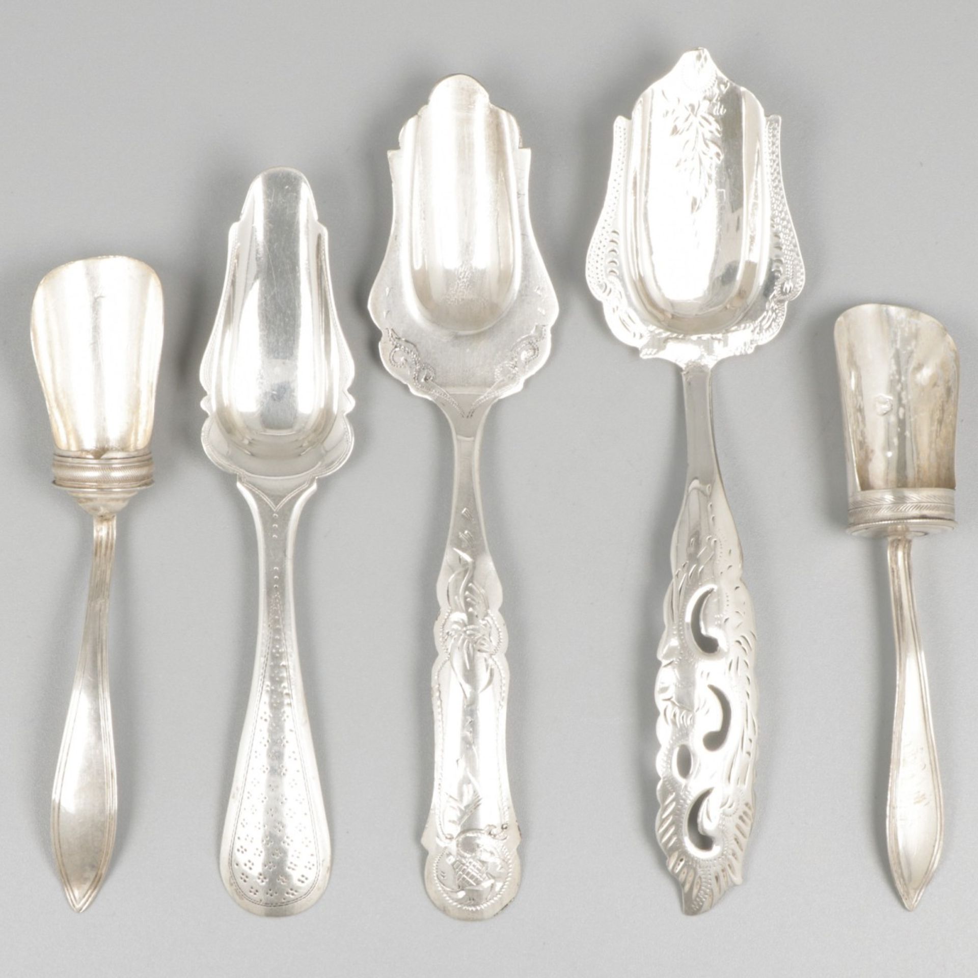 5-piece lot sugar spoons silver.