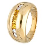 18K. Yellow gold ring set with approx. 0.24 ct. diamond and approx. 0.20 ct. diamond.