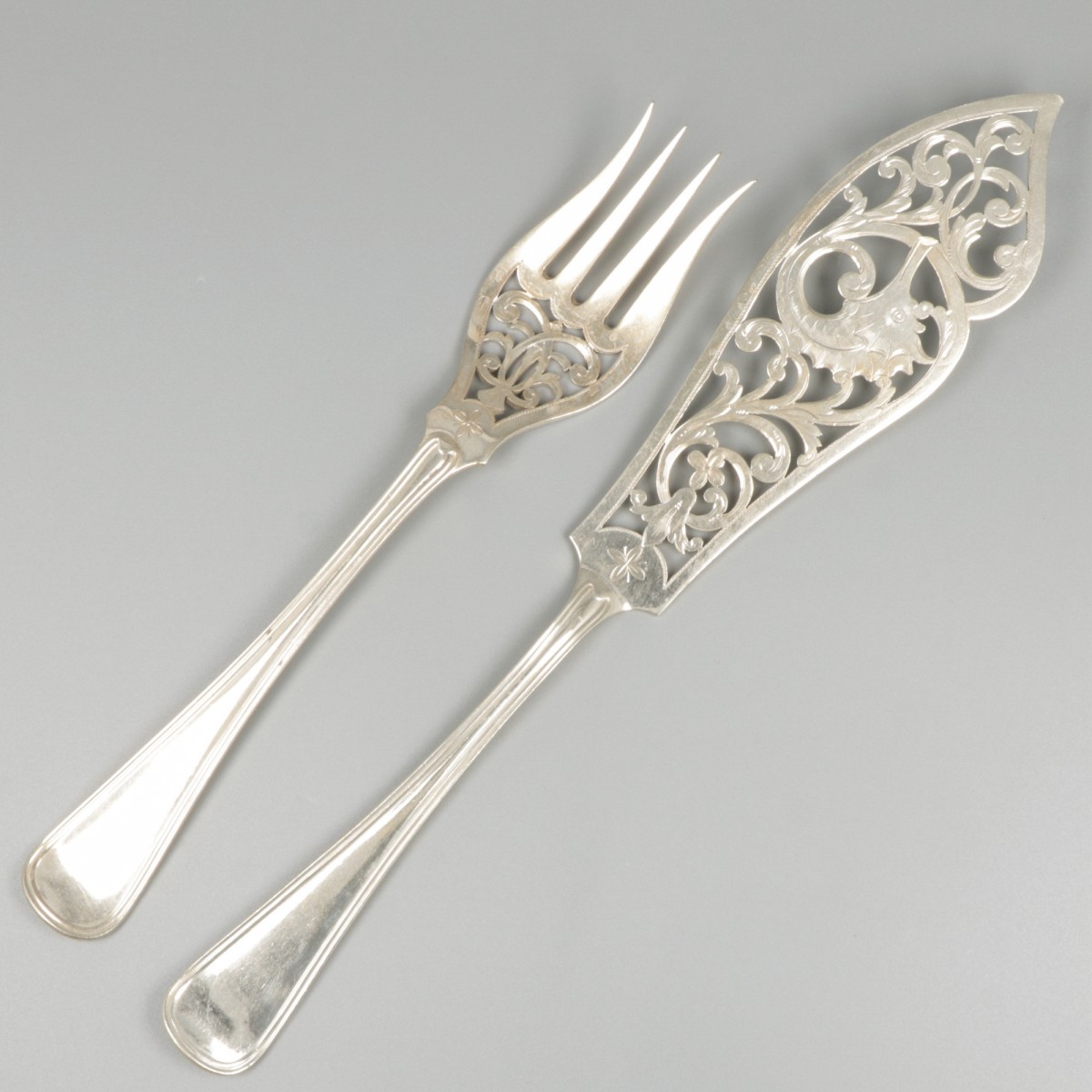 2-piece fish serving set silver.