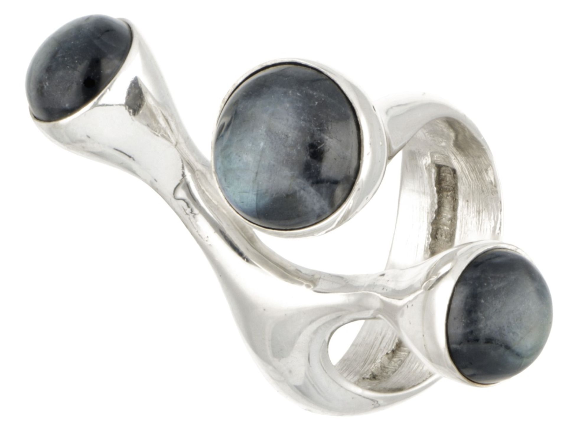 Sterling silver Finnish design ring set with labradorite by Valo-Koru Oy.