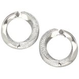 18K. White gold earrings set with approx. 4.46 ct. diamond.