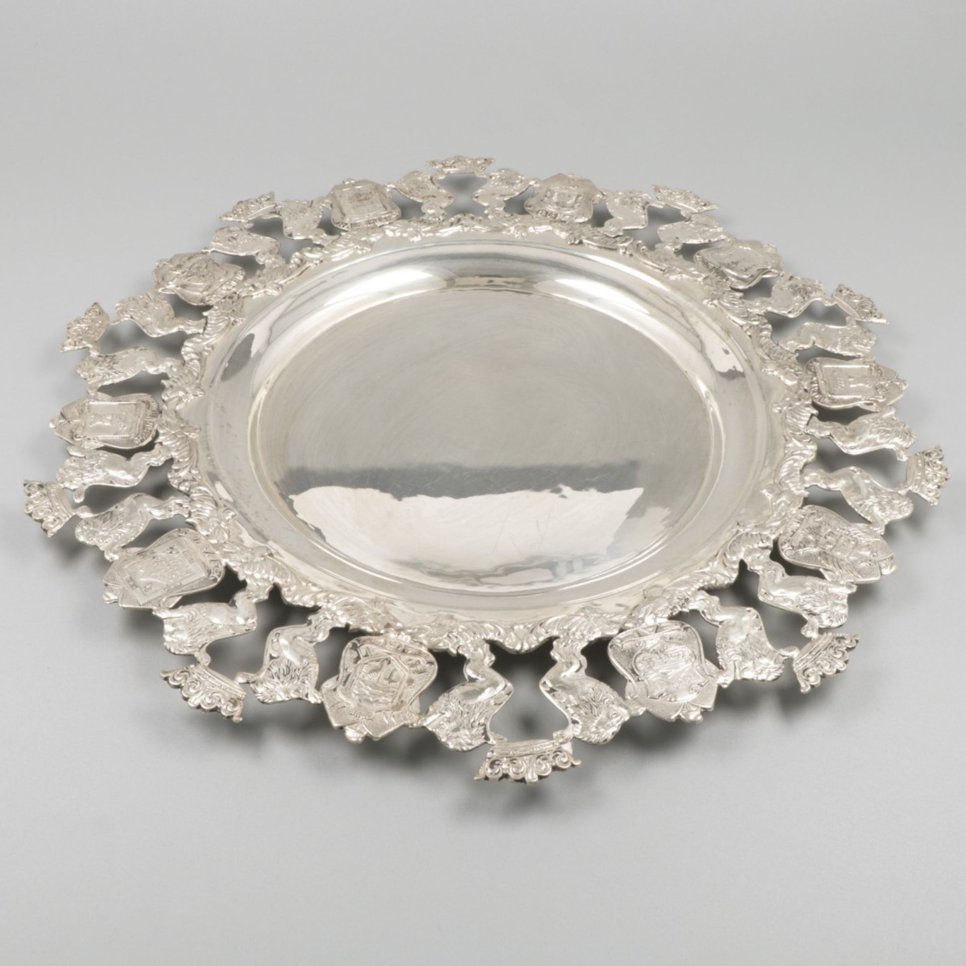 Presentation dish (Colombia ca. 1970-75) silver. - Image 2 of 6