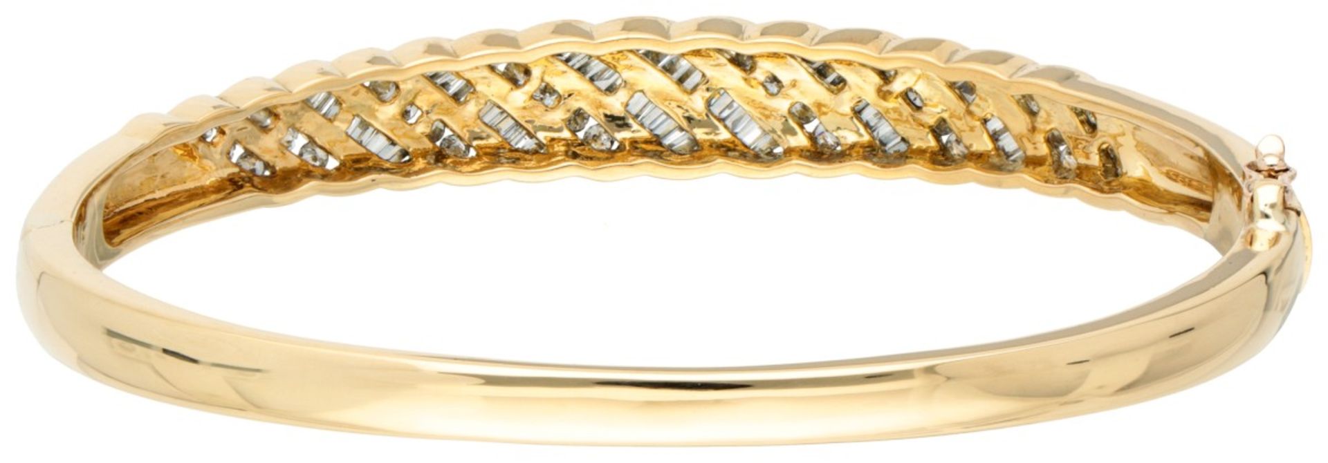 18K. Yellow gold bangle bracelet set with approx. 1.07 ct. diamond. - Image 3 of 4