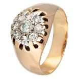 10K. Yellow gold cluster ring set with approx. 0.33 ct. diamond.