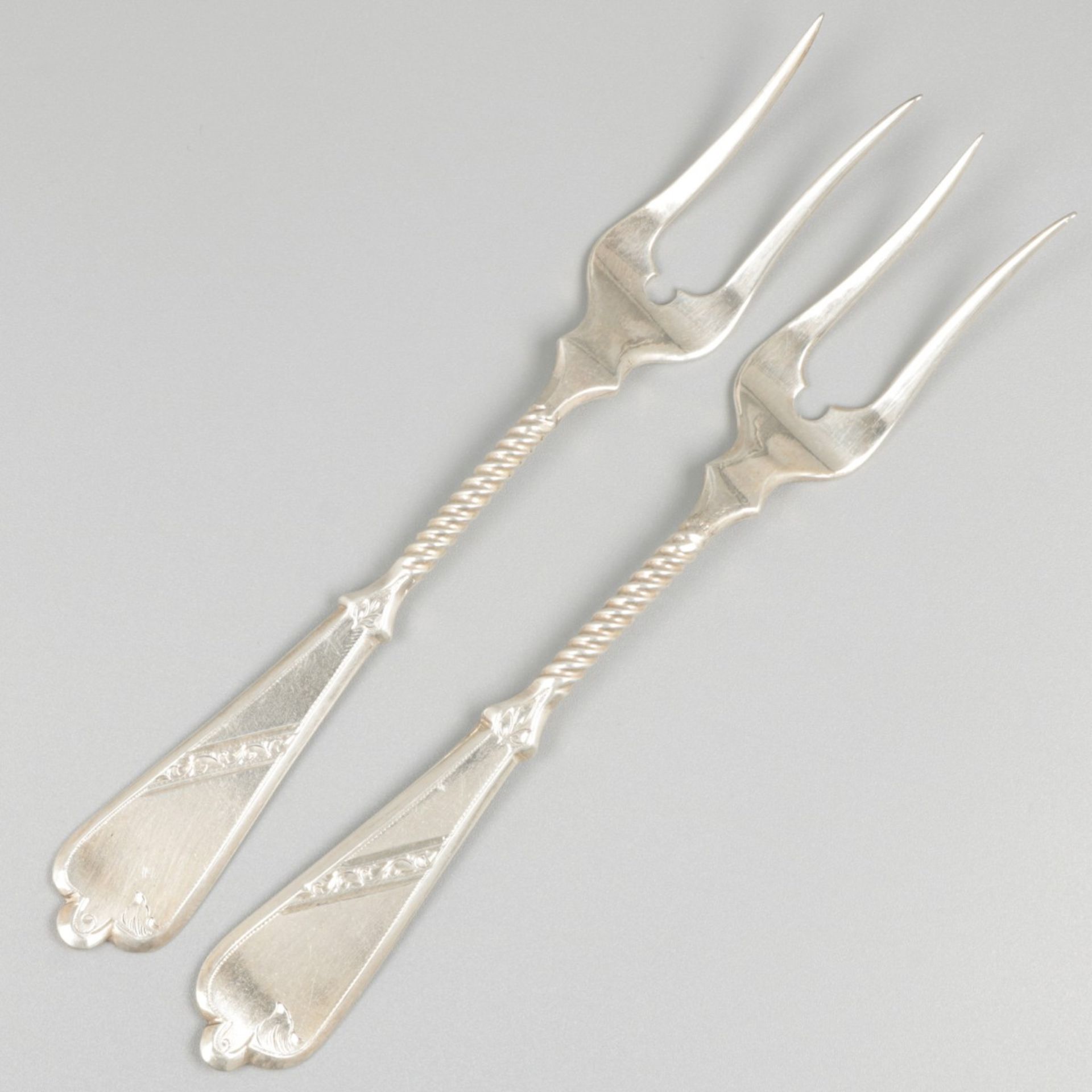 2-piece set meat forks silver.