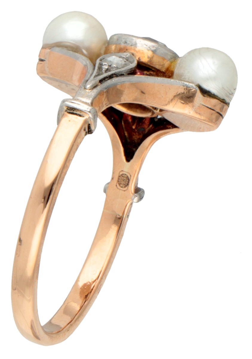 Antique 14K. yellow gold and Pt 900 platinum ring set with diamond and pearl. - Image 2 of 3