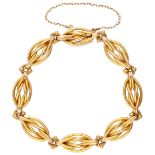 20K. Yellow gold Art Nouveau link bracelet.