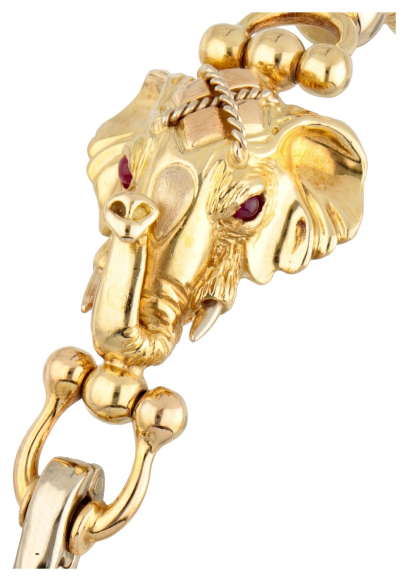 Vintage 18K. yellow gold bangle bracelet depicting an elephant head set with rubies. - Image 3 of 5