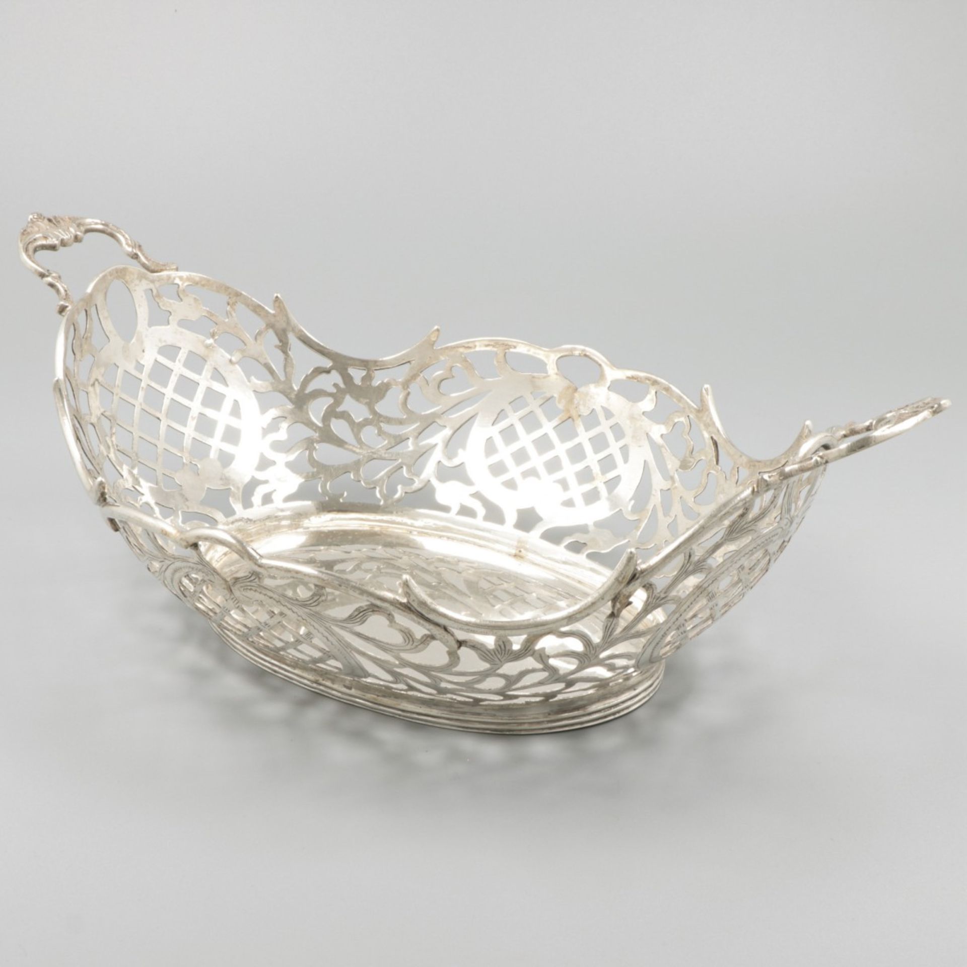 Bread basket silver.