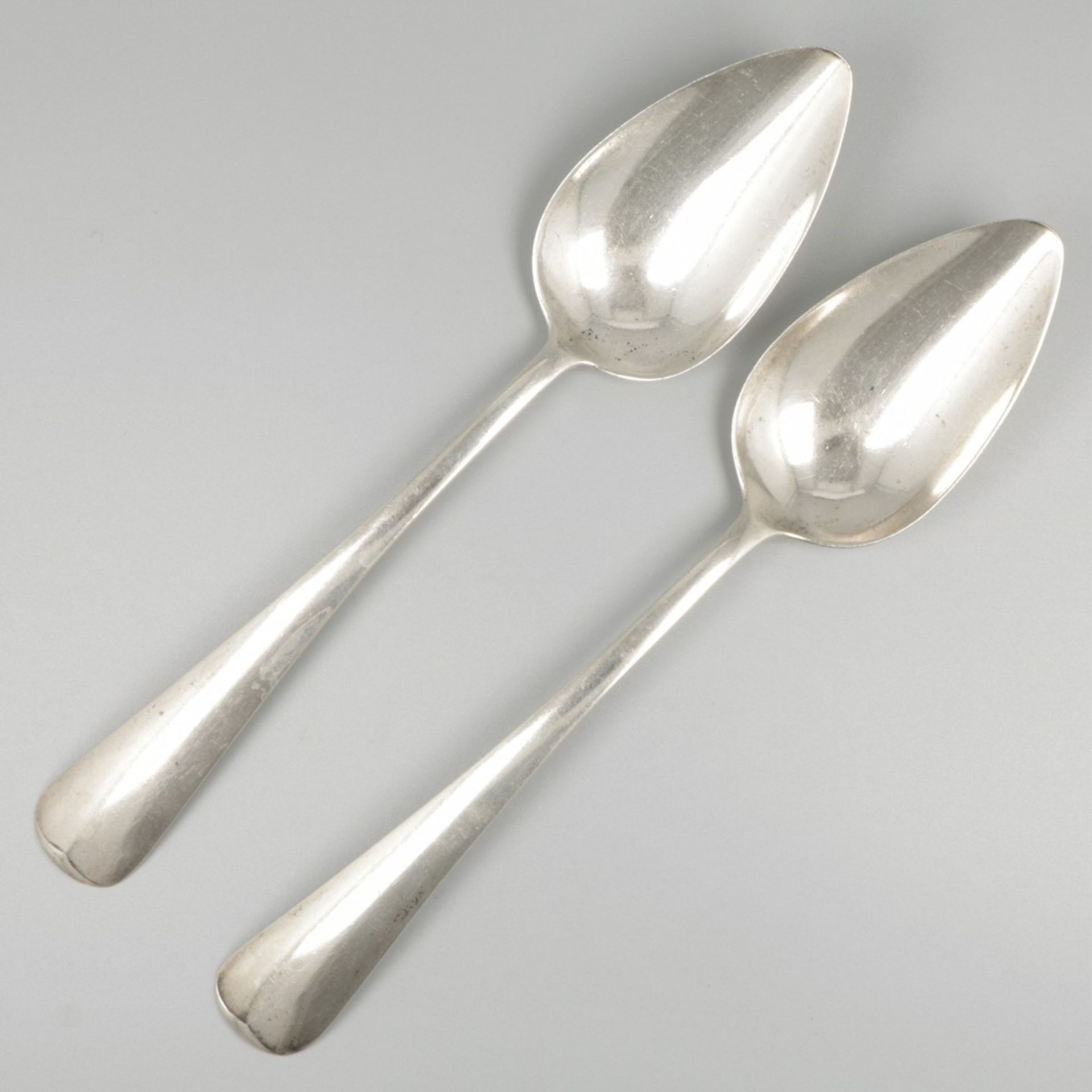 2-piece set vegetable spoons ''Haags Lofje'' silver.