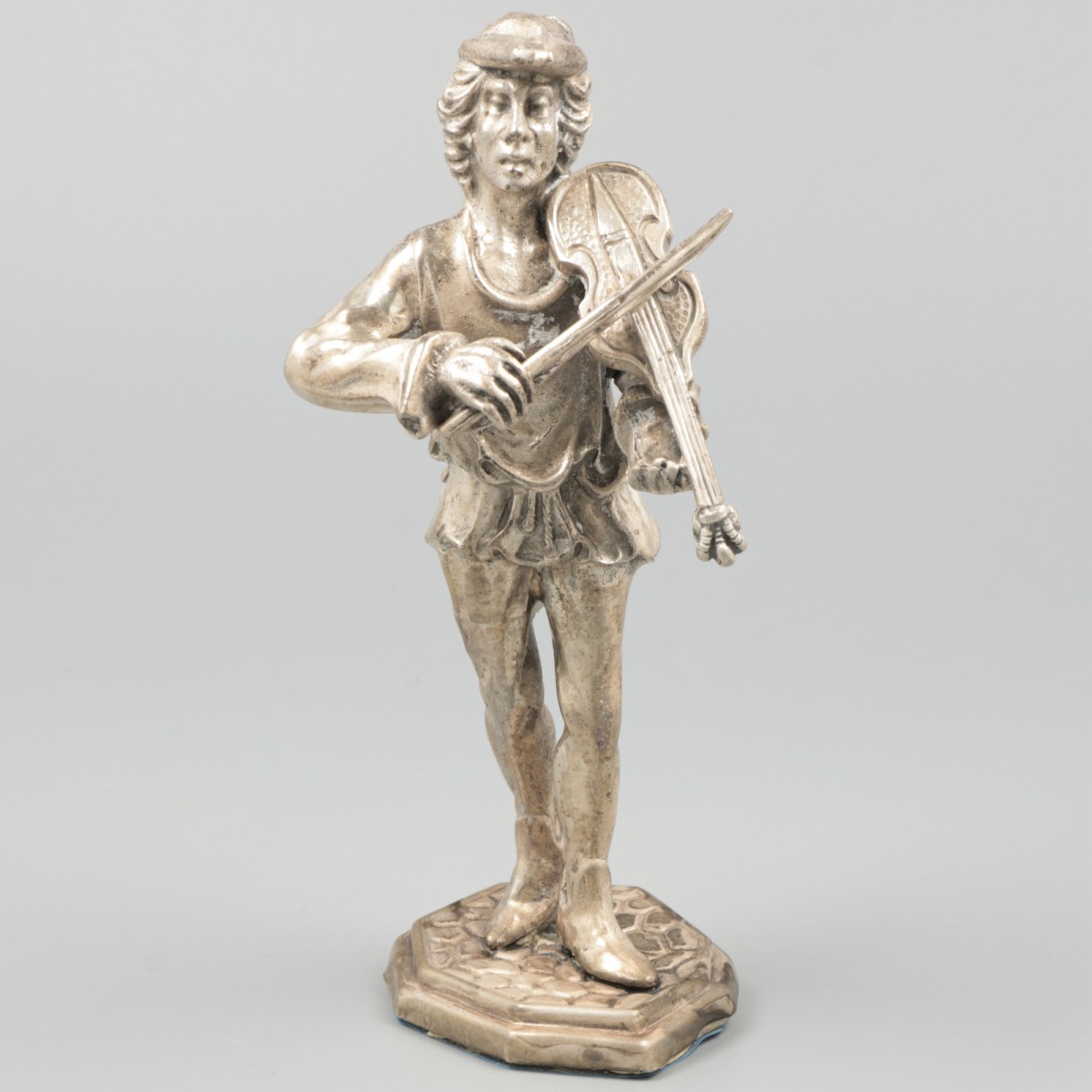 Miniature musician silver.