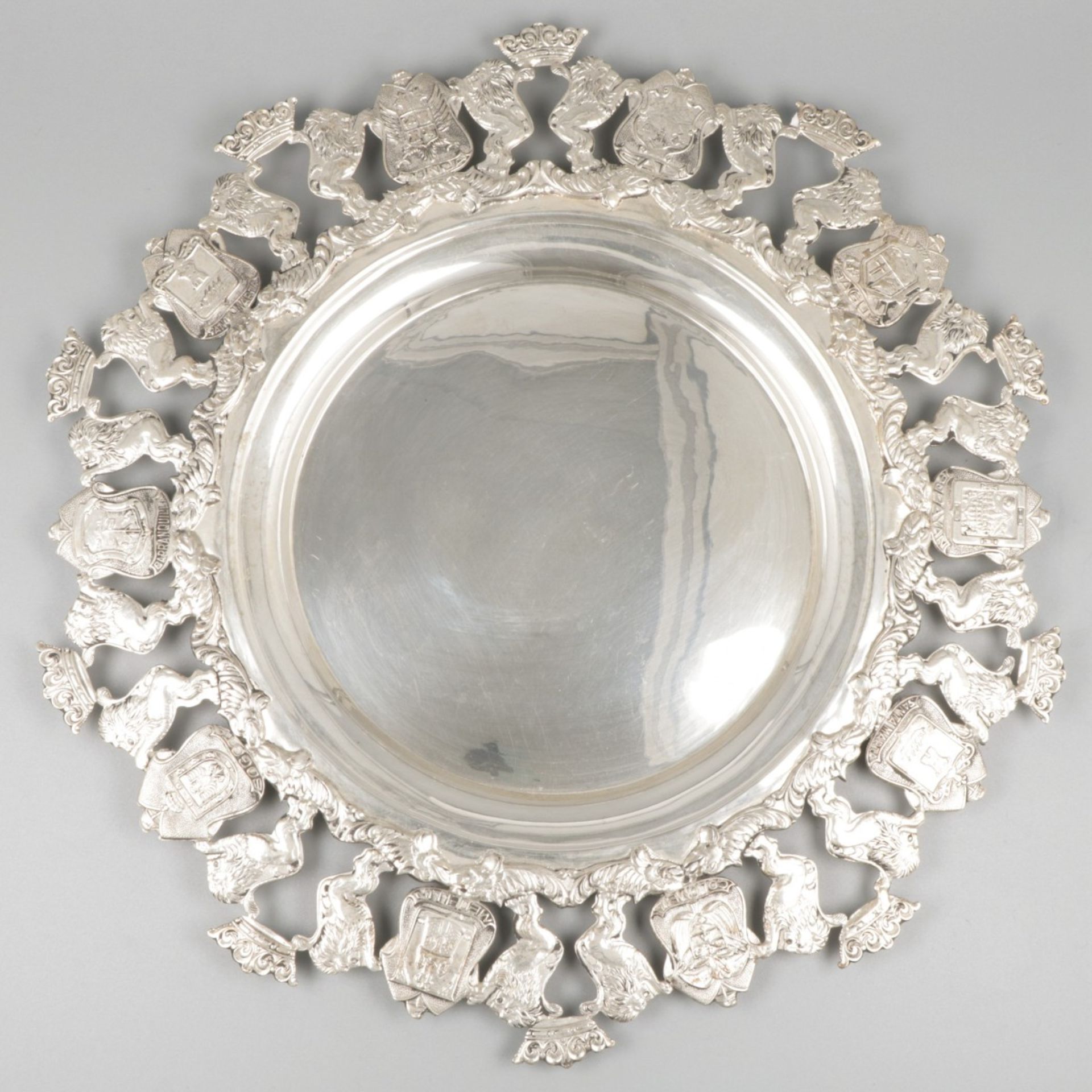 Presentation dish (Colombia ca. 1970-75) silver.