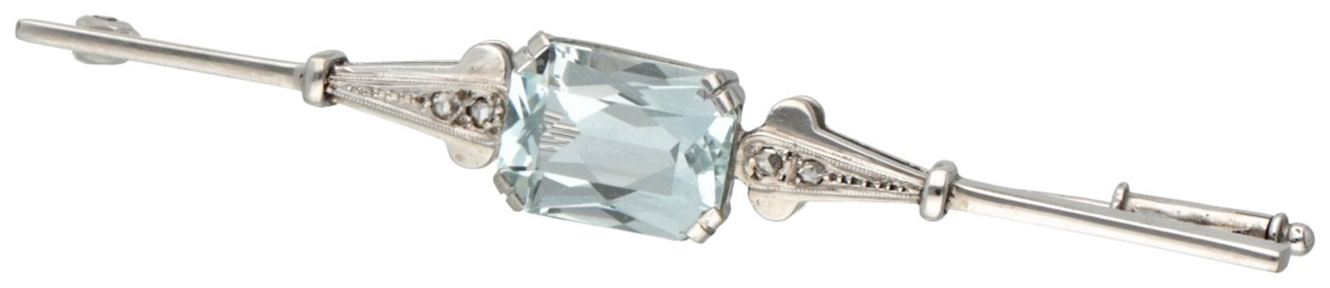 14K. White gold brooch set with approx. 3.15 ct. aquamarine and diamond.