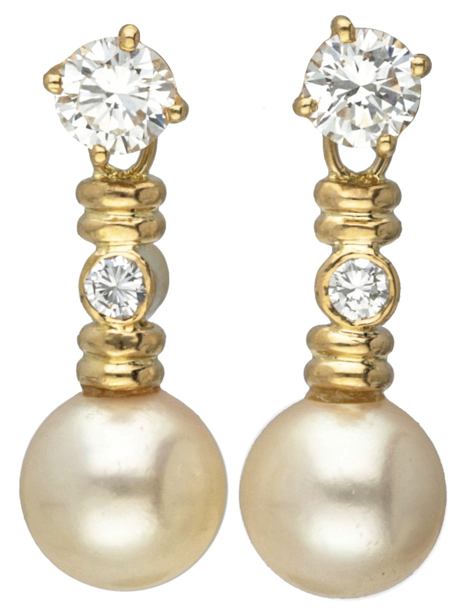18K. Yellow gold earrings set with approx. 0.91 ct. diamond and pearl.