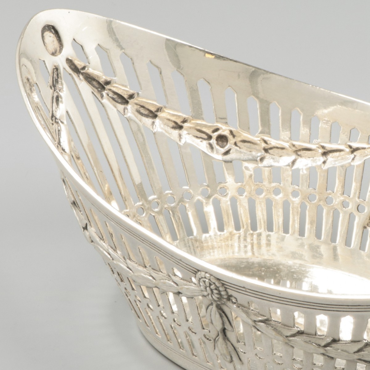 Silver bonbon basket. - Image 2 of 5