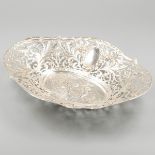 Delicacy basket silver.