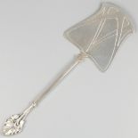 Petit four scoop silver.