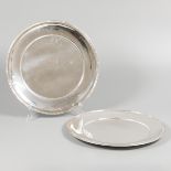 2-piece set of silver plates.