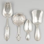 4-piece lot sugar spoons and silver tea thumbs.