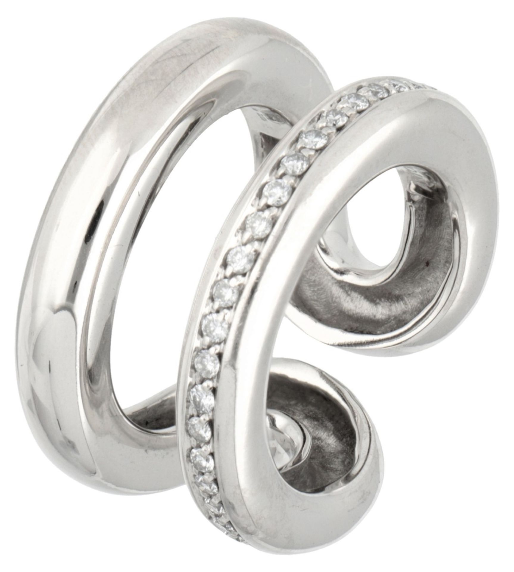 18K. White gold Antonini ring set with approx. 0.25 ct. diamond.