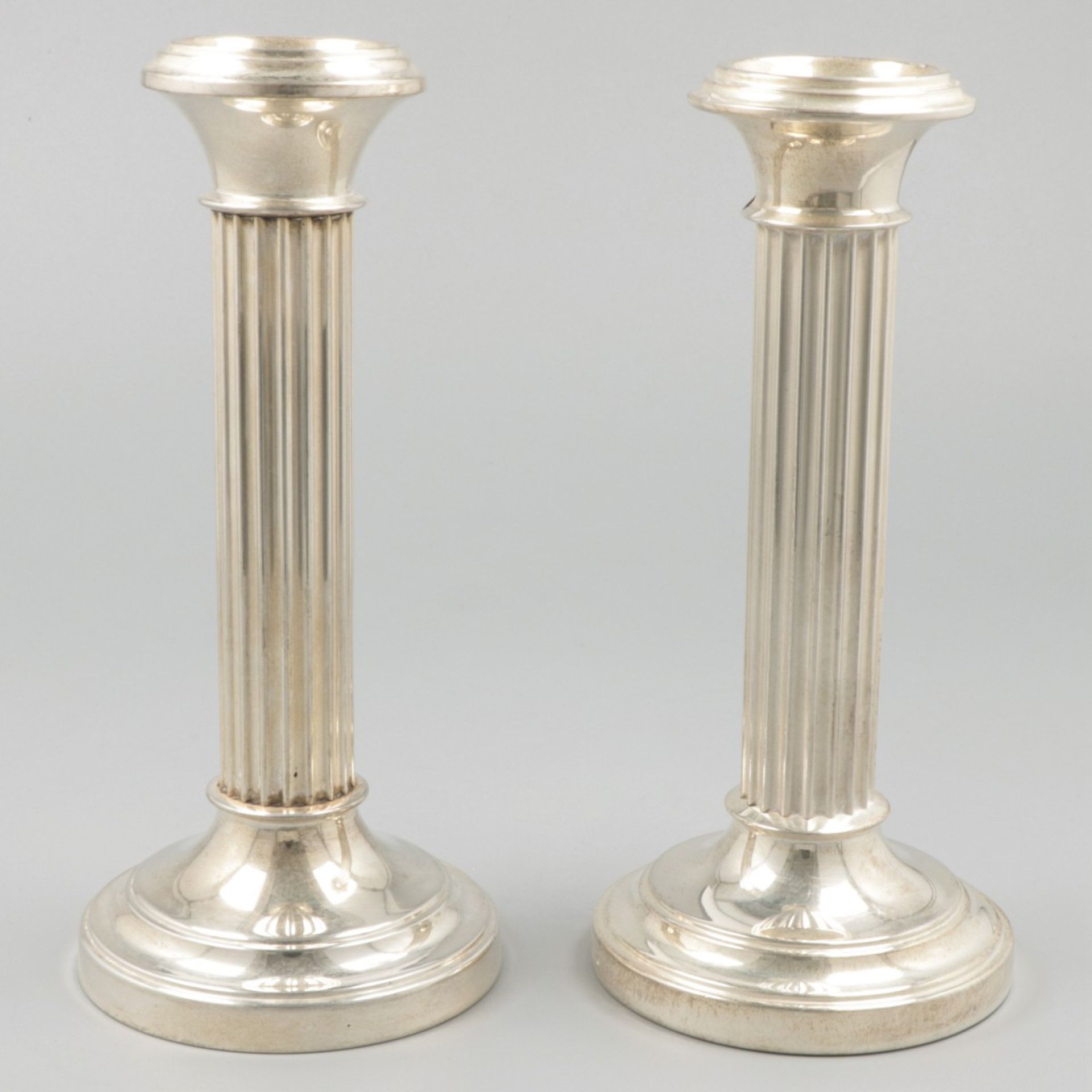 2-piece set of candlesticks silver.