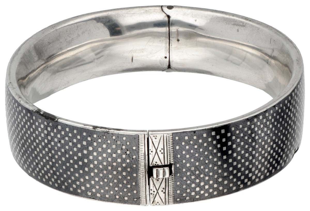 Antique 835 silver niello bangle bracelet. - Image 2 of 2
