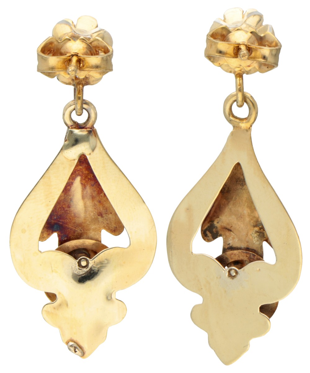 Antique 14K. yellow gold earrings with floral representations and hand-engraved details. - Image 2 of 2