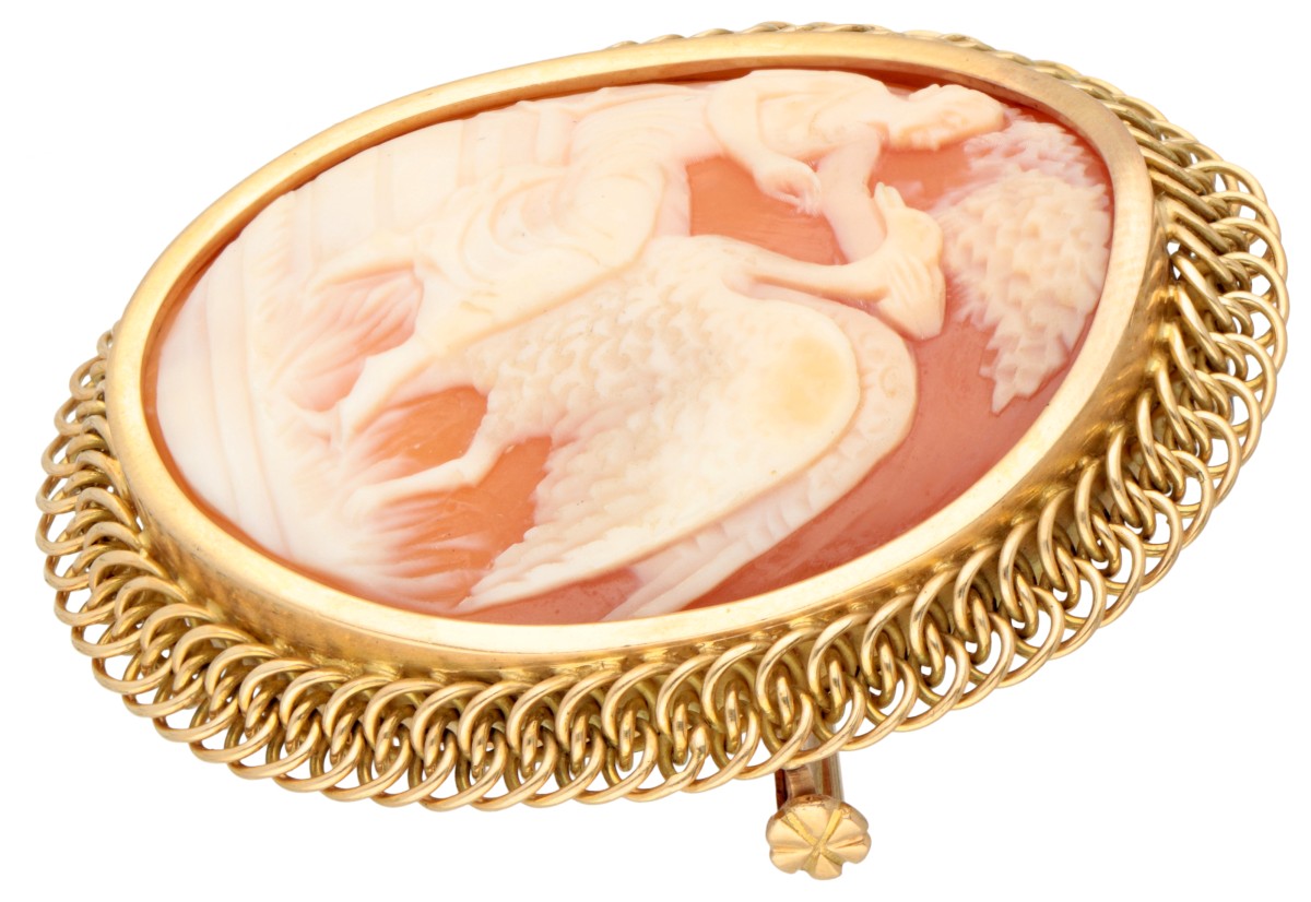 Vintage 18K. yellow gold brooch / pendant set with a cameo depicting a lady and a bird. - Image 3 of 4